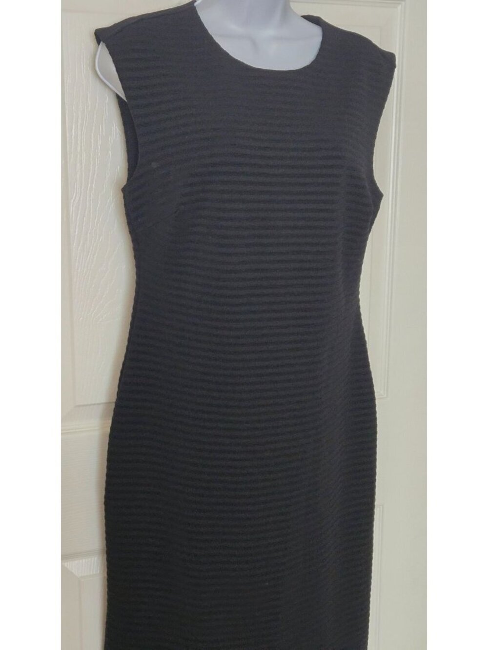 Banana Republic Women's Sleeveless Black Sheath Dress textured Stretch Size 10 - Picture 10 of 10